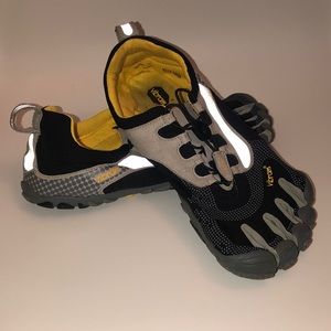 Vibram Five Fingers M358